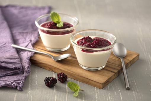 Panna Cotta com Calda de Amora